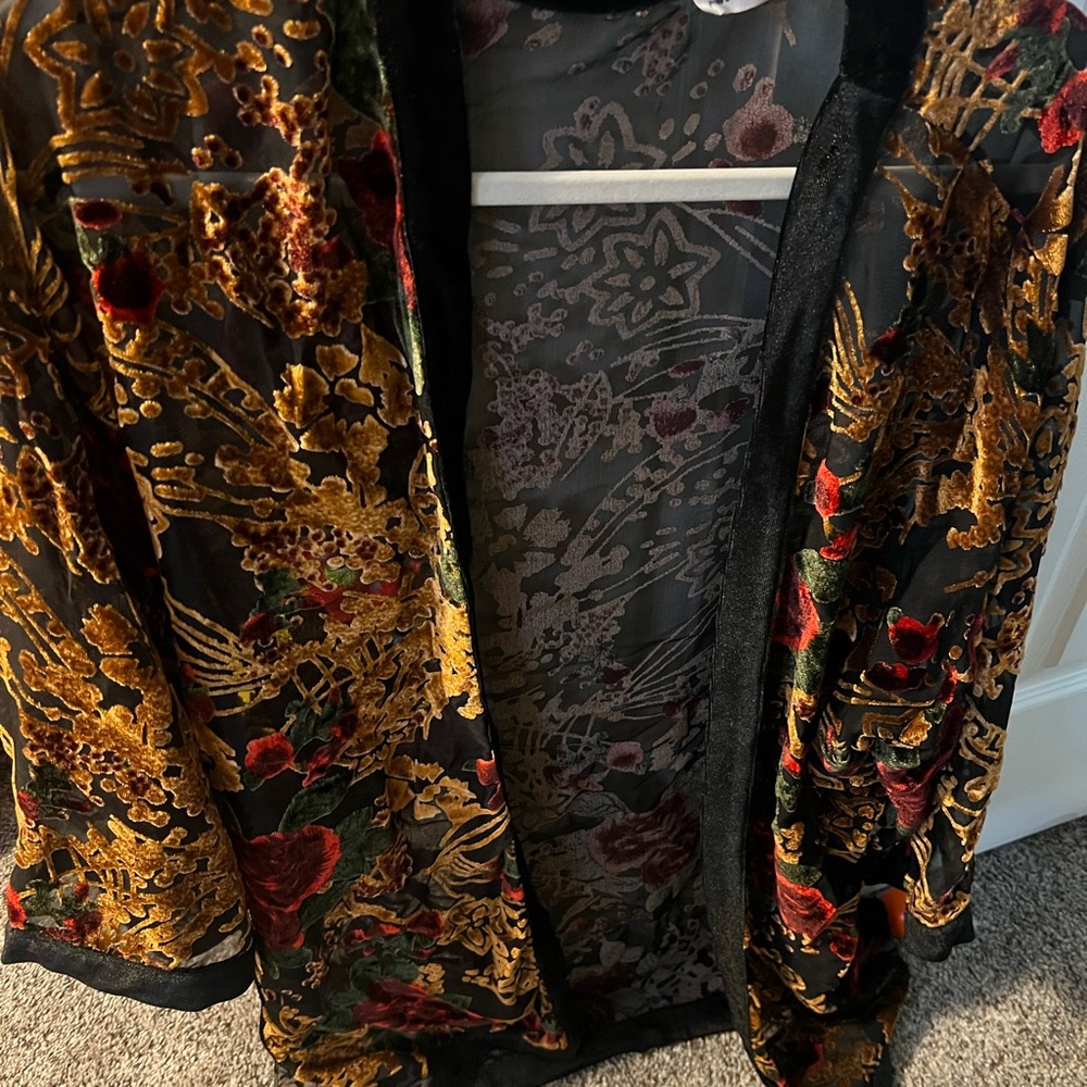 Elegant Floral Velvet Kimono Jacket